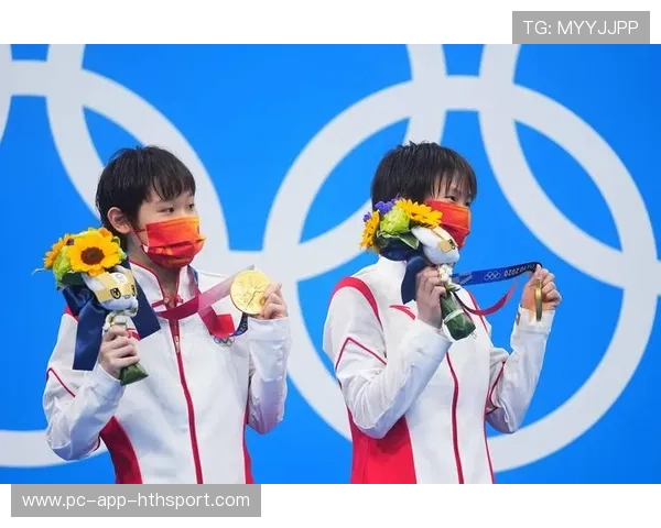 完美杯山东羽毛球赛高潮不断，高手对决激烈