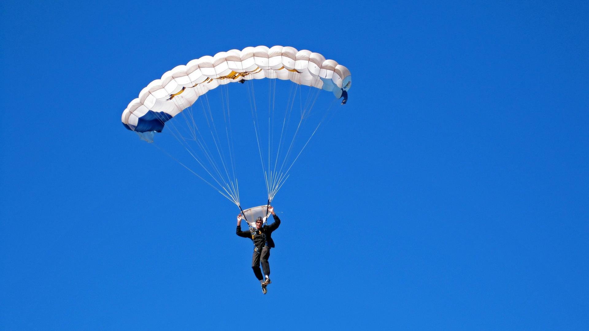 田径运动员不断刷新个人纪录